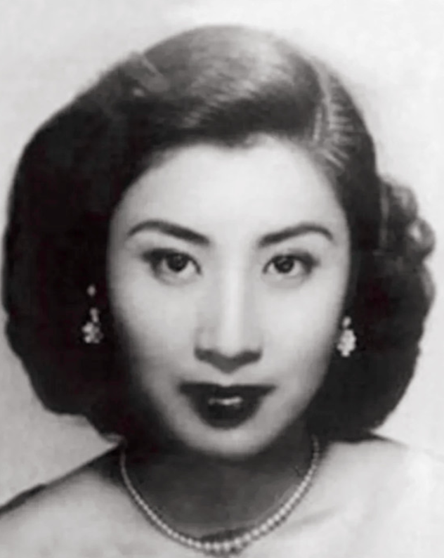 1947年5月16日，张灵甫被困孟良崮，在弹尽粮绝时，他写了封绝笔信让参谋杨占春