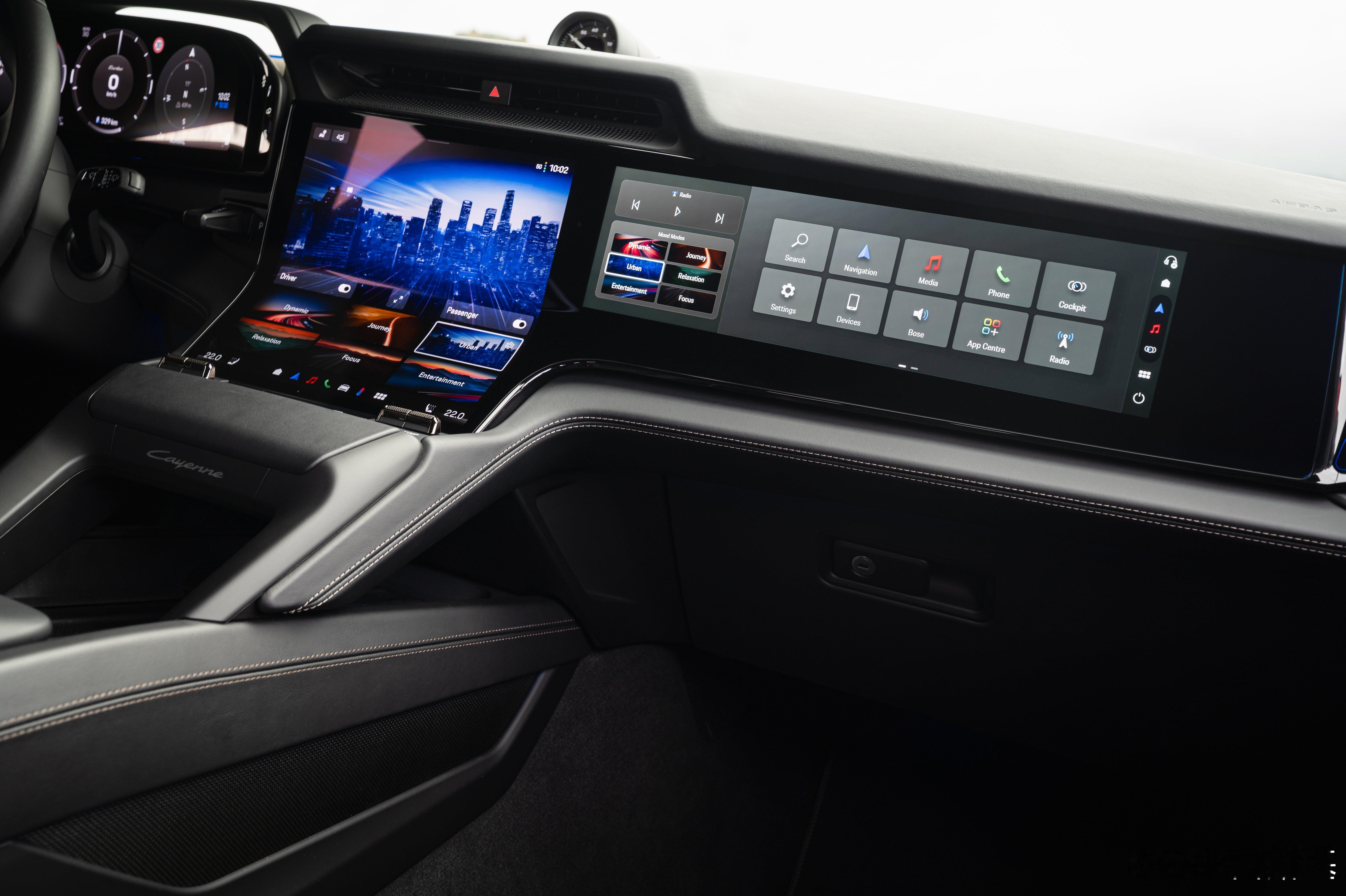 今天又仔细研究了下前两天车展上公布价格的保时捷纯电CayenneTurbo。这