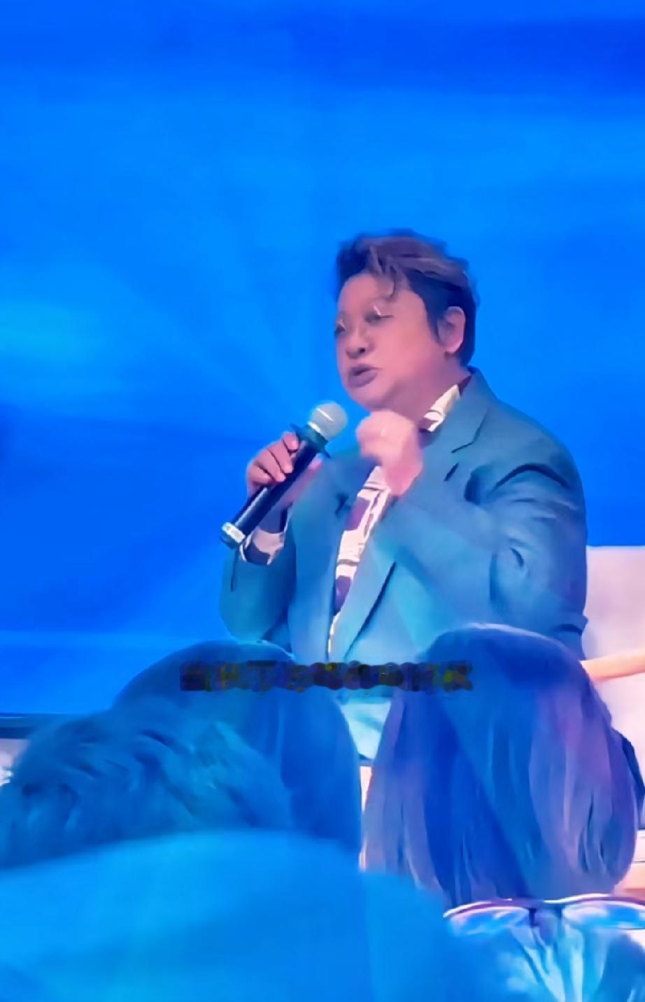 韩红：我不骂街，不代表我特么没有愤怒韩红说自己虽然年纪大了，不爱骂街了，但她