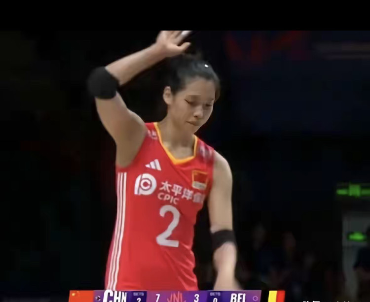 中国女排世联赛首秀3:0击败比利时，二传不负所托！年轻人激情四溢！老队员只有龚翔