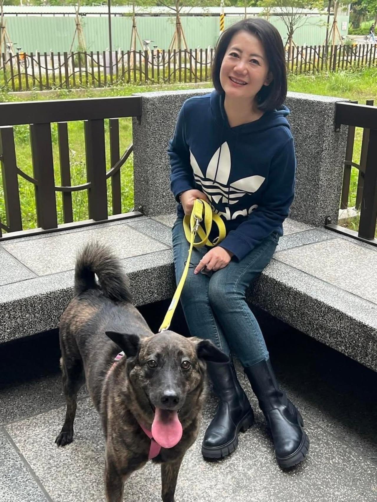 国民党主席郑丽文正在访问大陆，民进党立委吴思瑶今（11日）在脸书发文称，我是立委