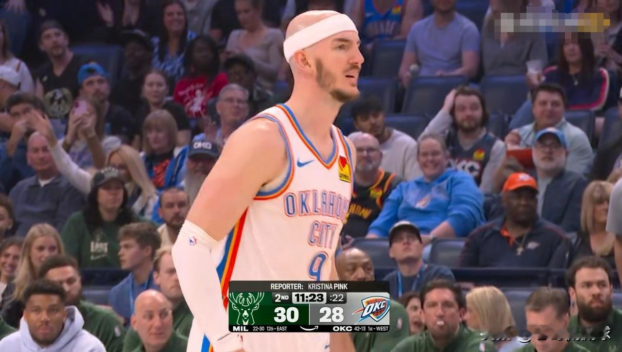 雷霆大将卡鲁索真是一枝独秀！在今天雷霆主场迎战雄鹿的比赛中，目前双方半场战罢，虽