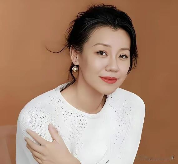 好奇查了一下刘琳不查不知道，一查才发现。原来这位国民戏骨，属于典型的少年成名