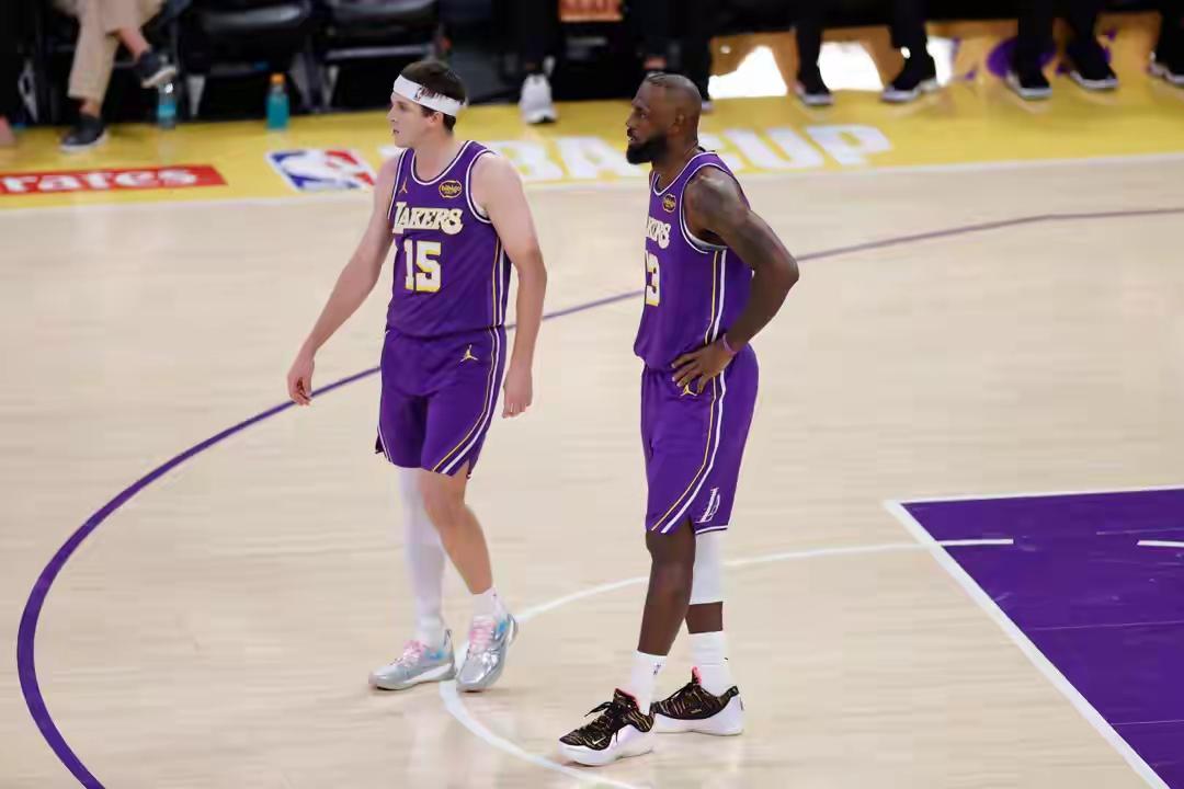 平心而论，交易的的方向是不是该变了当你的球队拥有一个里夫斯，为什么还要另一