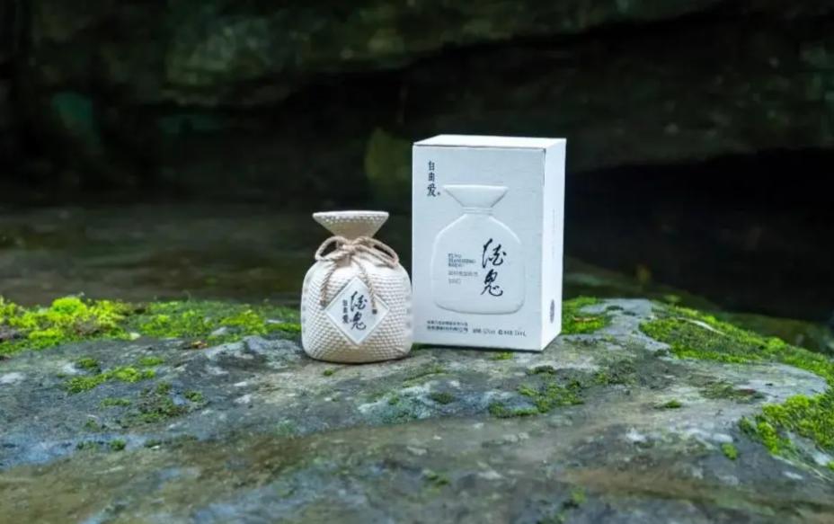 胖东来也救不动酒鬼酒，半年卖2亿还亏3400万！酒鬼酒抱上胖东来大腿，为何越卖越