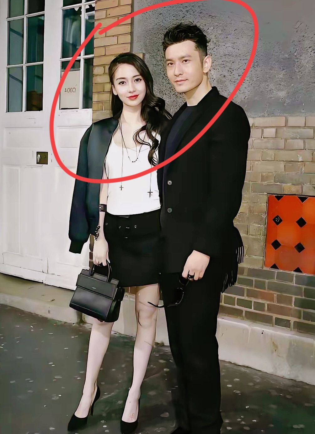 我问男同事：“杨颖长得那么漂亮，黄晓明为啥还跟她离婚了呀？”男同事冷笑一声，不紧不慢地说：“一个男的