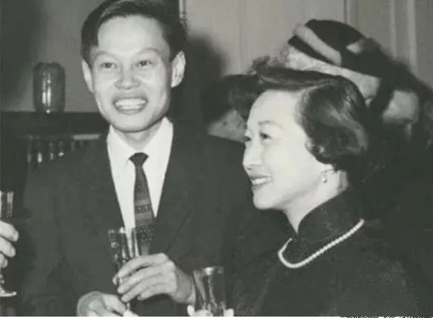 杨振宁逝世杨振宁与杜致礼相识于1944年，当时杜致礼在国立西南联合大学附属中学