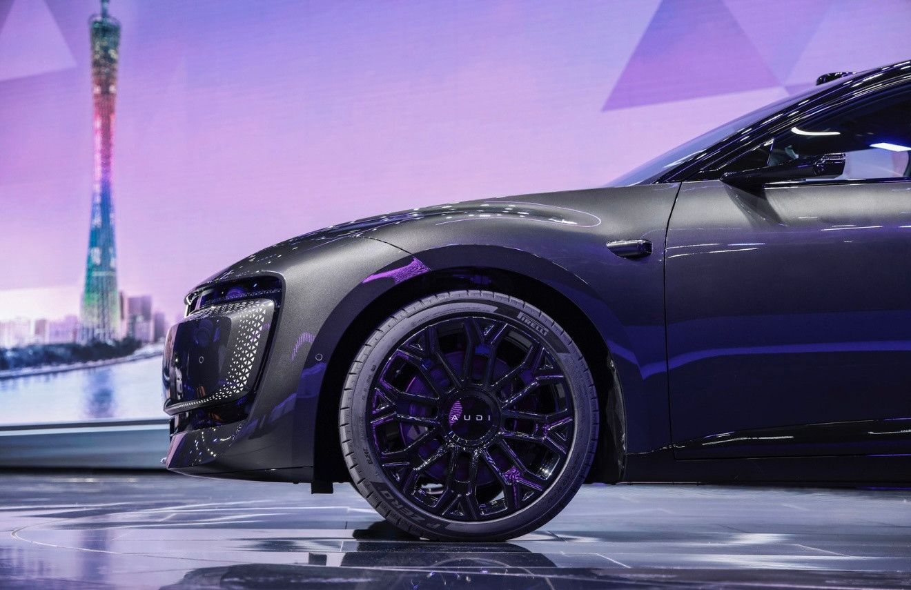 看了奥迪ESUV概念车，才知道什么叫未来已来！车内的设计真的很美，全景透明中控