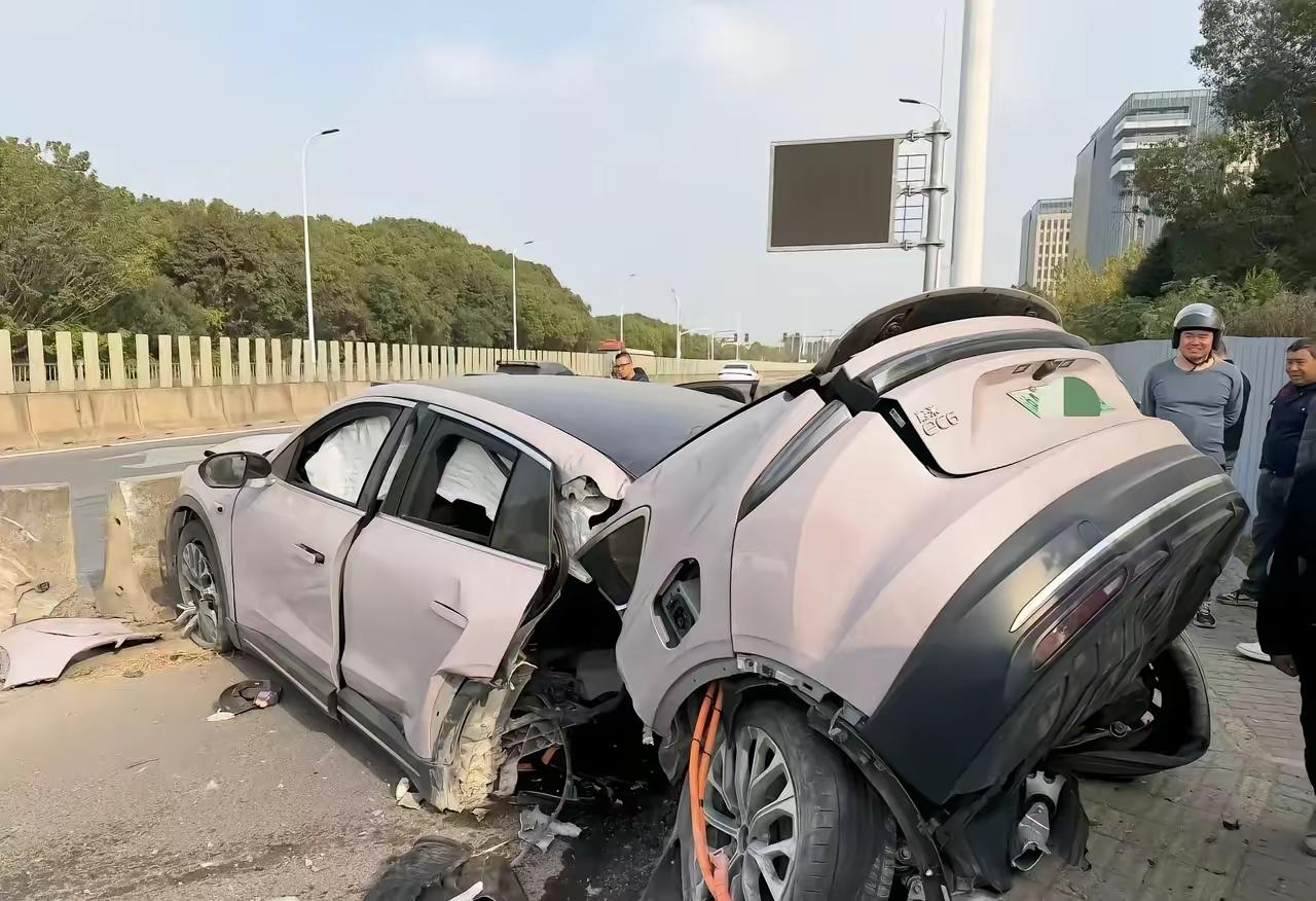 离了大谱！怀疑是不是豆腐工程[捂脸哭]