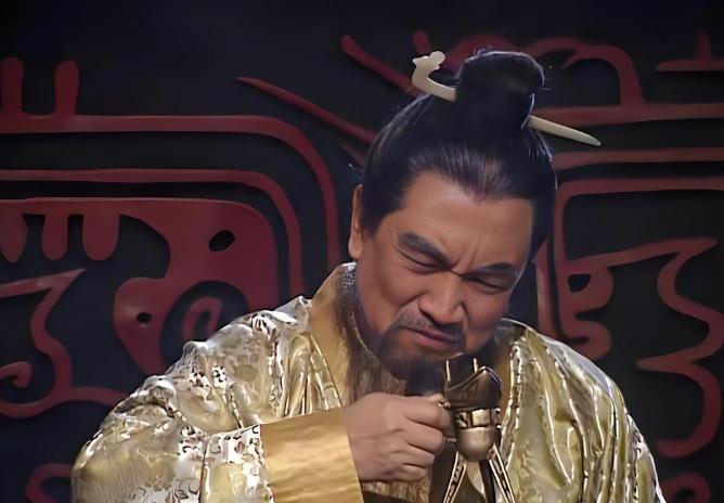 曹操最信任曹仁还是夏侯惇？这么说吧，夏侯惇相当于曹魏集团的二当家，除了曹操就是他