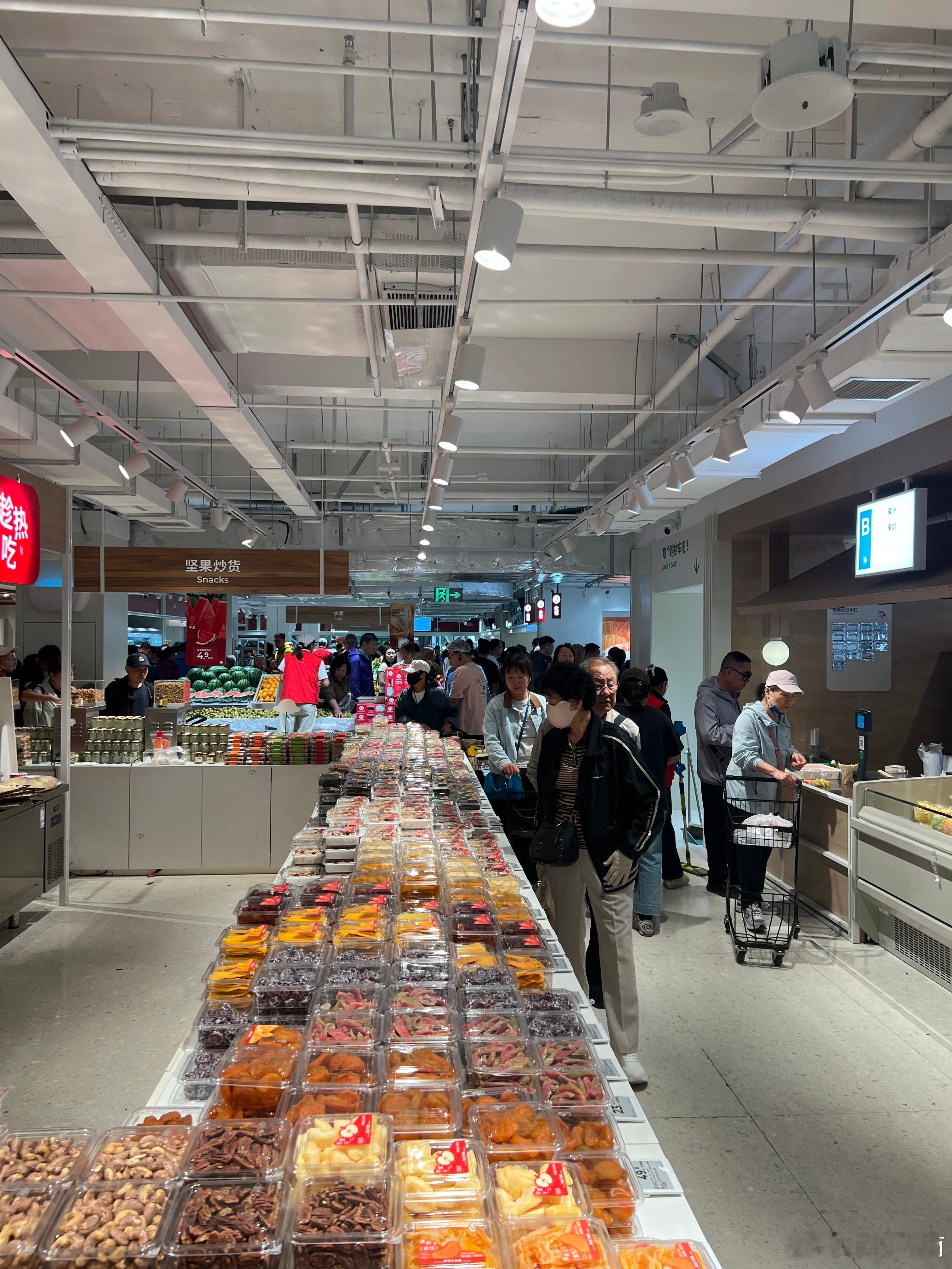 薛大叔农场去了牛肉烧饼还是好吃的烤面筋排队豆浆排队汉堡排队牛肉烧饼排队蛋糕现做，服务员有点慢​​​