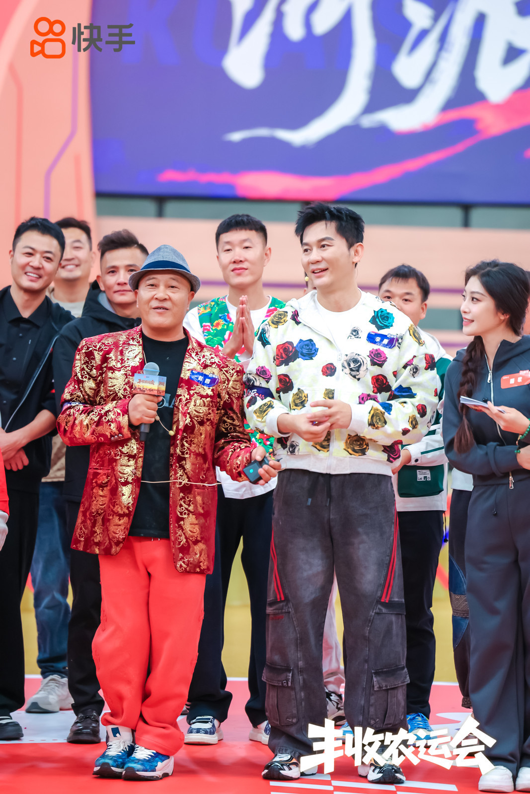 李晨赵四看着像差辈了不说不知道，原来李晨赵四居然都是70后，李晨赵四这俩人站一