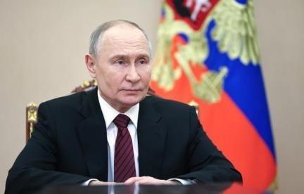 眼看要拿下乌东三重镇，普京收到警告：再打半年俄将率先崩溃？当地时间2月23日，