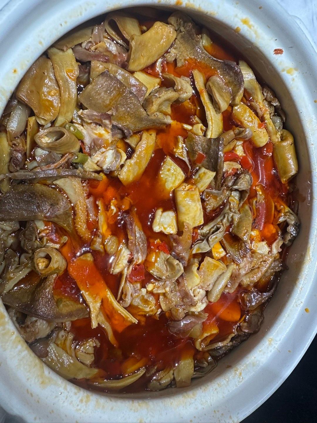 美食牛杂你们有没有吃过啊！喂喂饭巴适得很，真的很好吃的，有没有人对它感兴趣呢？