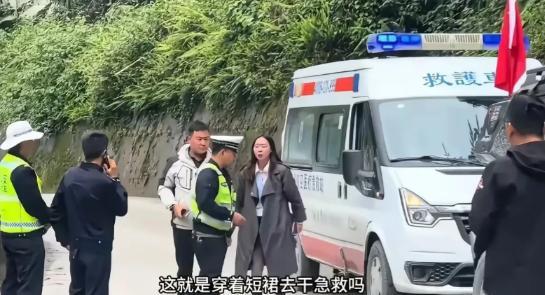 “谁给的权力！”3人开着救护车到西藏自驾游，一路拉着警报让其他车辆避让！大家以为