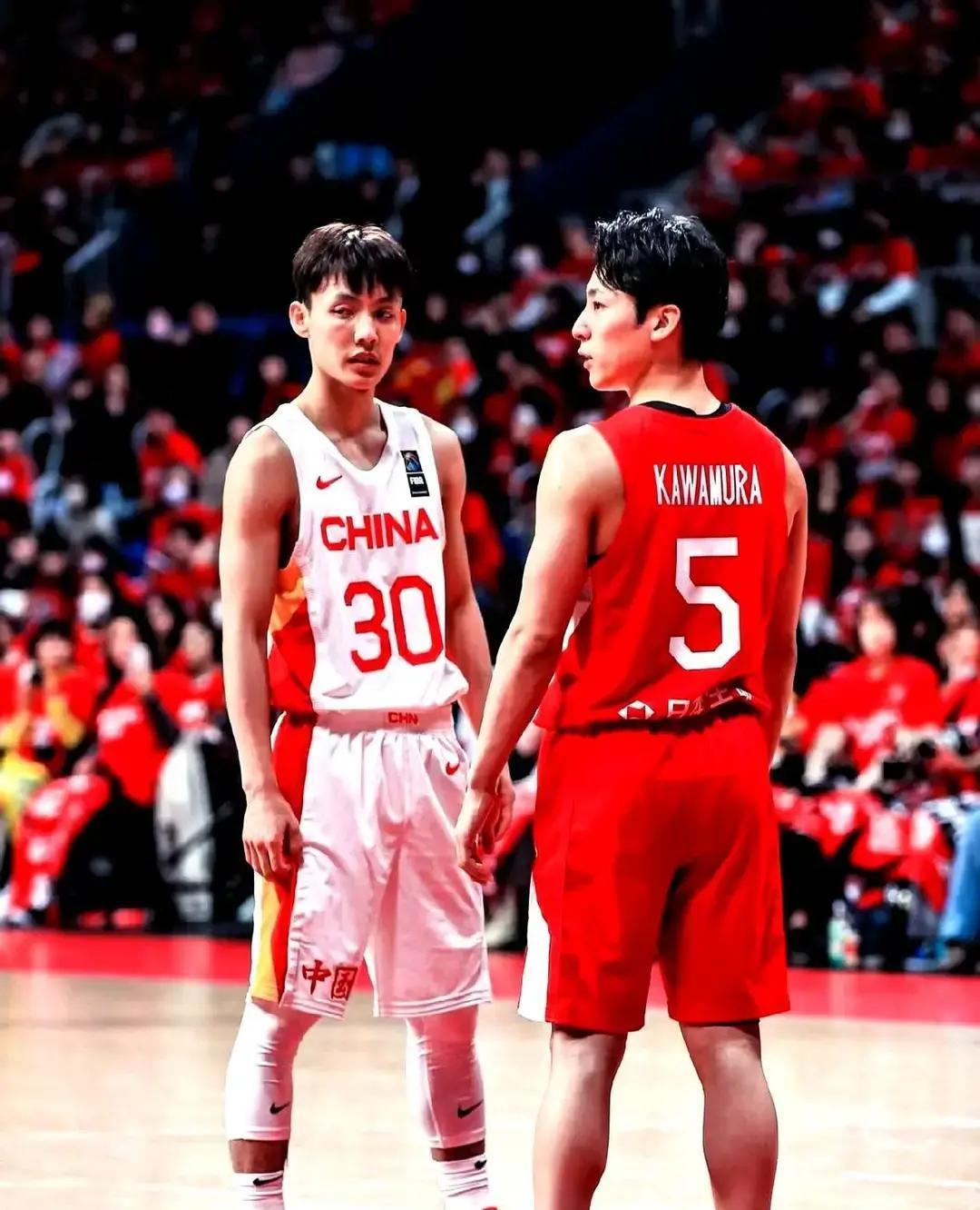 183后卫被踢出国家队，却打脸所有人那天名单一出，留言区全是问号。徐杰身高