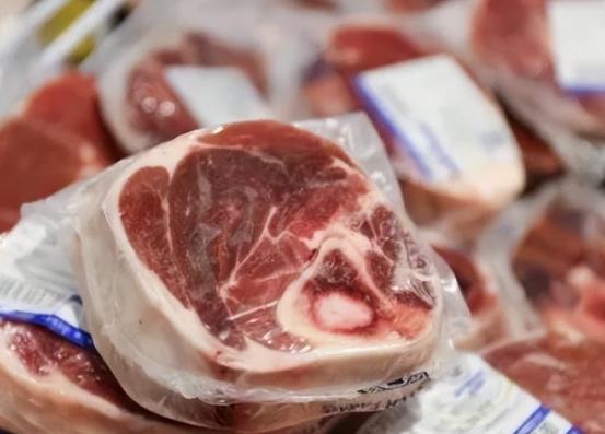 注意！冰箱里面的冻肉，超过这个时间就不要吃了，否则会危害健康把肉类一股脑塞进