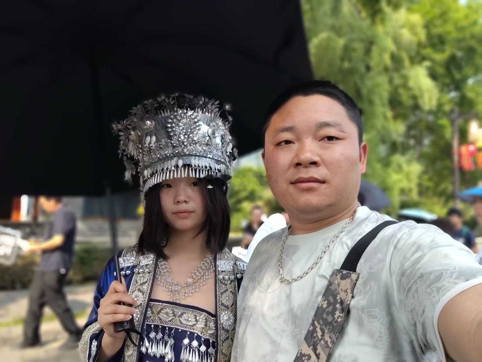 男子发文称你说头发长好看，我留长了，你说胖不好看，我打减肥针，你要什么我都给你，