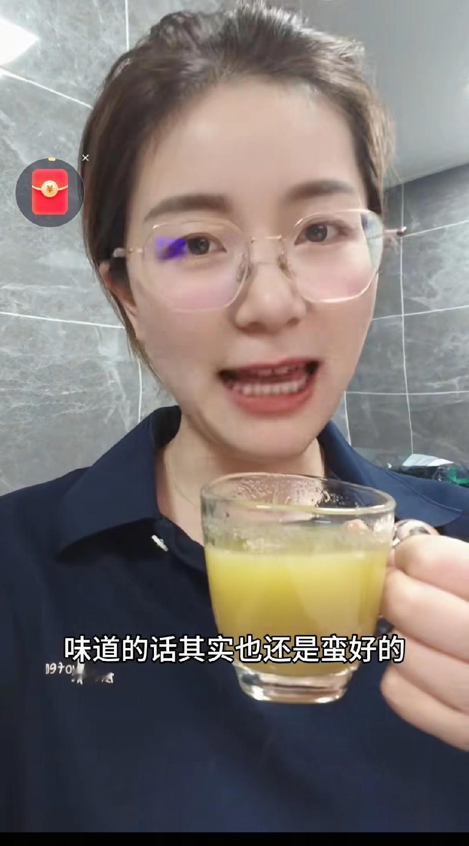 苹果和芹菜简直是肝脏排毒的黄金搭档！每天喝上一杯，坚持三天，就能把身体里攒了好