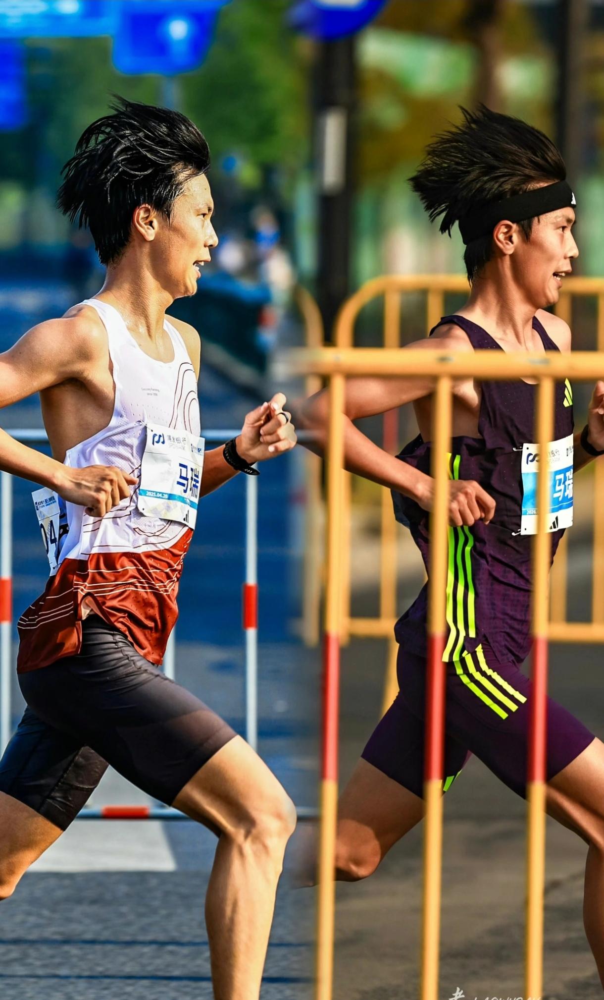 同一个位置，同样的角度，时隔一年，再拍下此刻的自己。谁能想到，一年前的我，