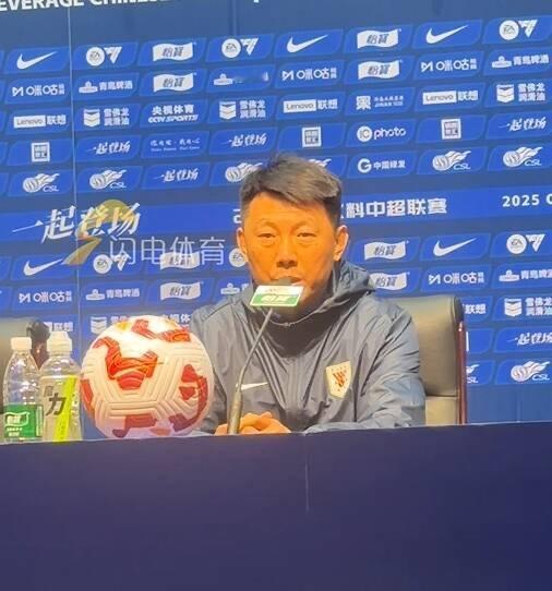 刚才听了一下昨晚泰山队赛后发布会，领队唐田的发言，他绝对是目前国内最好的语言文字
