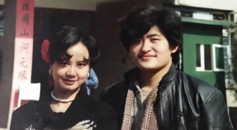 1987年，24岁的刘欢对26岁的湖南主持人卢璐一见钟情。9天后，刘欢火速向恋人