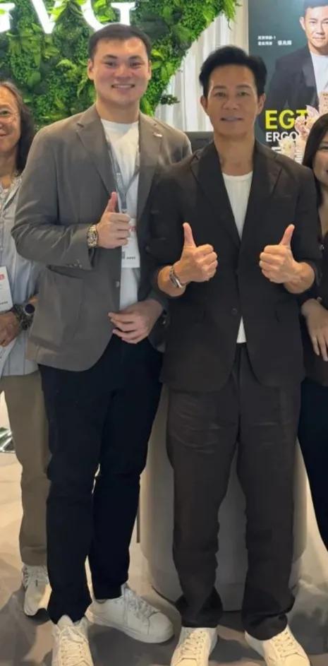 天啊！这居然是张兆辉儿子，颜值大幅提升了近日，张兆辉在个人社交账号上分享了自家