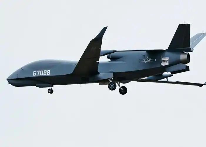 以后美国的全球鹰没得吹了，央视公开中国无侦7，20000米高空巡航侦察。20
