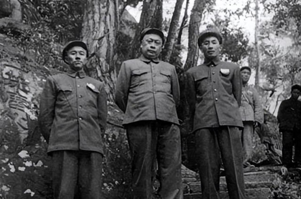1973年，原福州军区政委叶飞上将刚获“解放”，就参加了一次重要会议。某某还在指