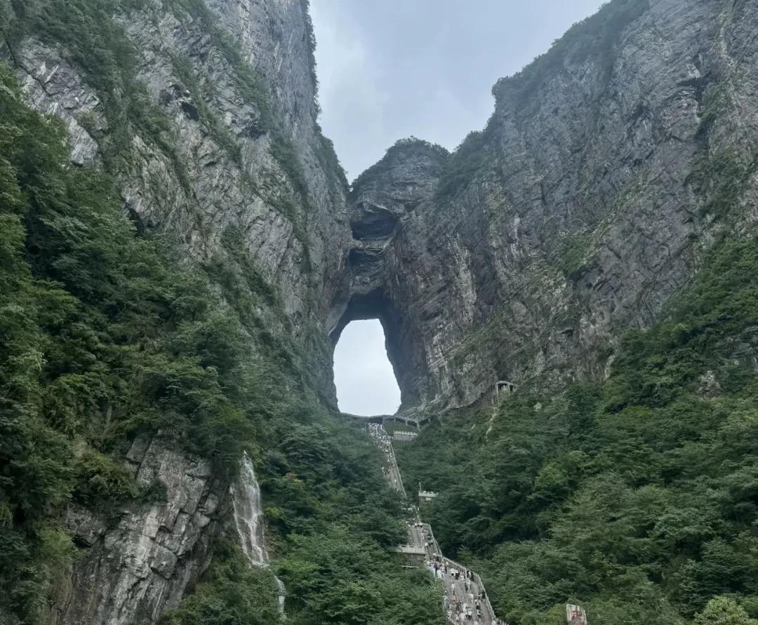 五一最先被骂的景区出现了，不是拥堵的西湖，不是商业化的鼓浪屿，而是湖南的张