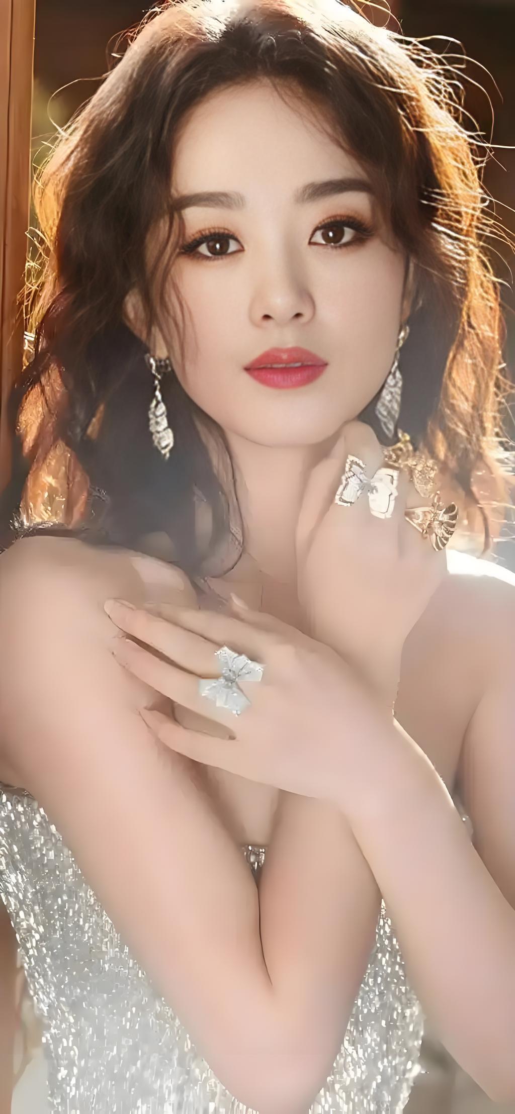 赵丽颖——写真集，甜美灵动与温婉大气交织，每一瞬定格皆是惊艳每日分享高颜值美女