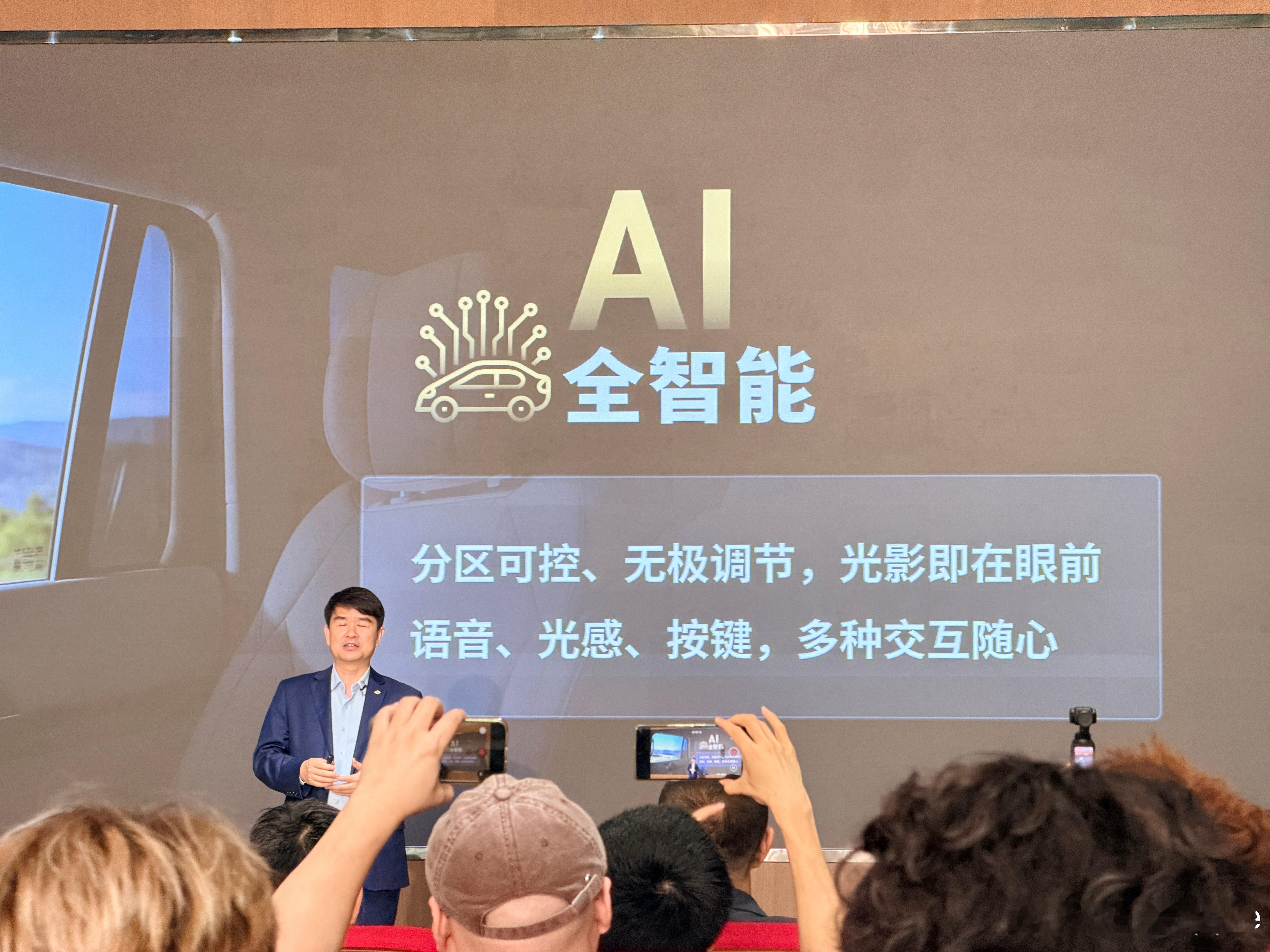 小鹏与福耀强强联手，为小鹏GX量身打造全球调光隐私玻璃新标杆全车共搭载6块智能调