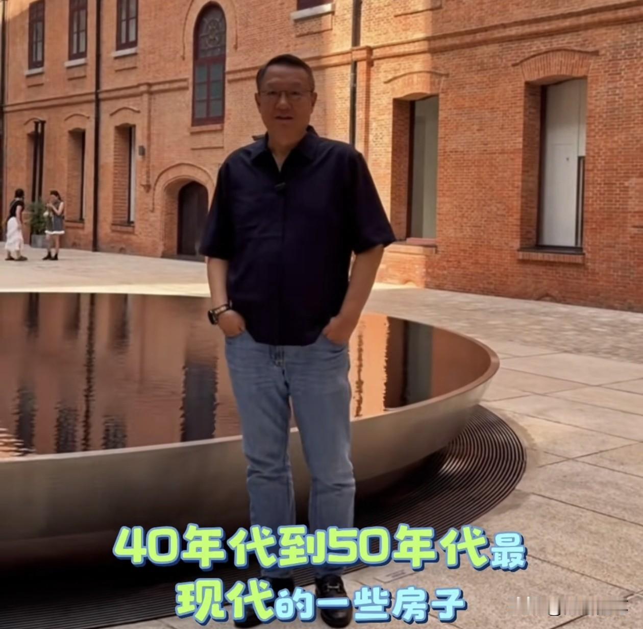 台湾评论员介文汲来上海了，赞叹上海还保留了这么多上个世纪的欧式建筑。日前介文