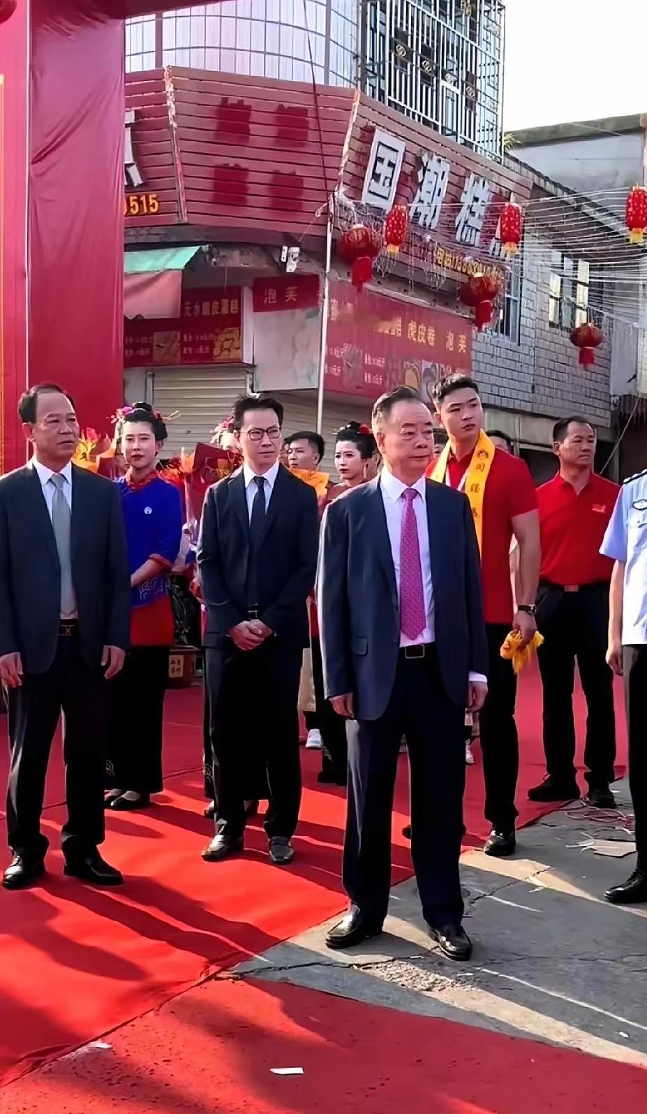 真让我开了眼，居然有人悄无声息就砸了3.3亿，在悉尼买了套顶级别墅。后来一打听才