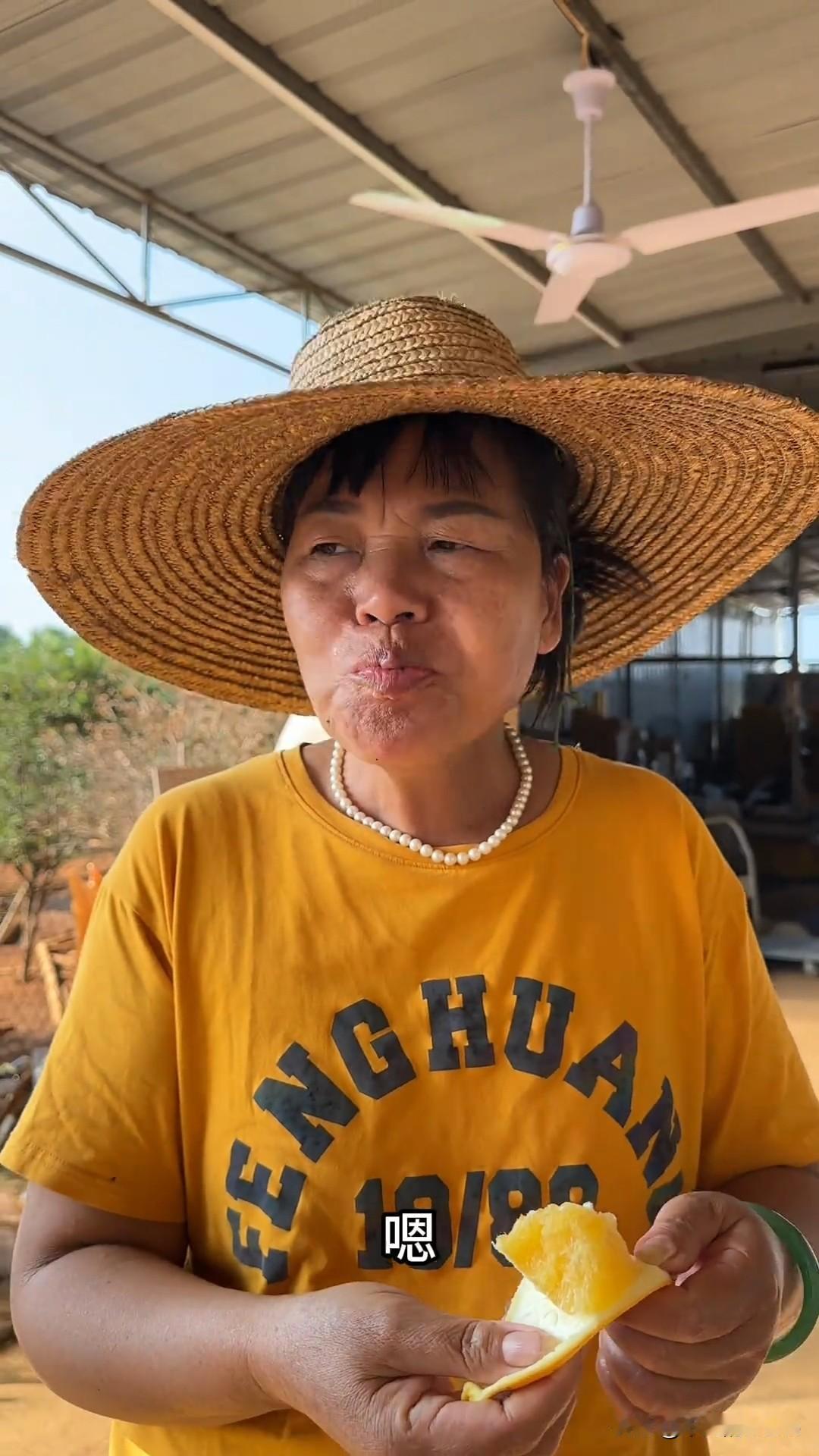 近日，全红婵爸爸更新了3条视频，其中两条是向网友介绍了广西荔浦芋头和江西赣南脐橙