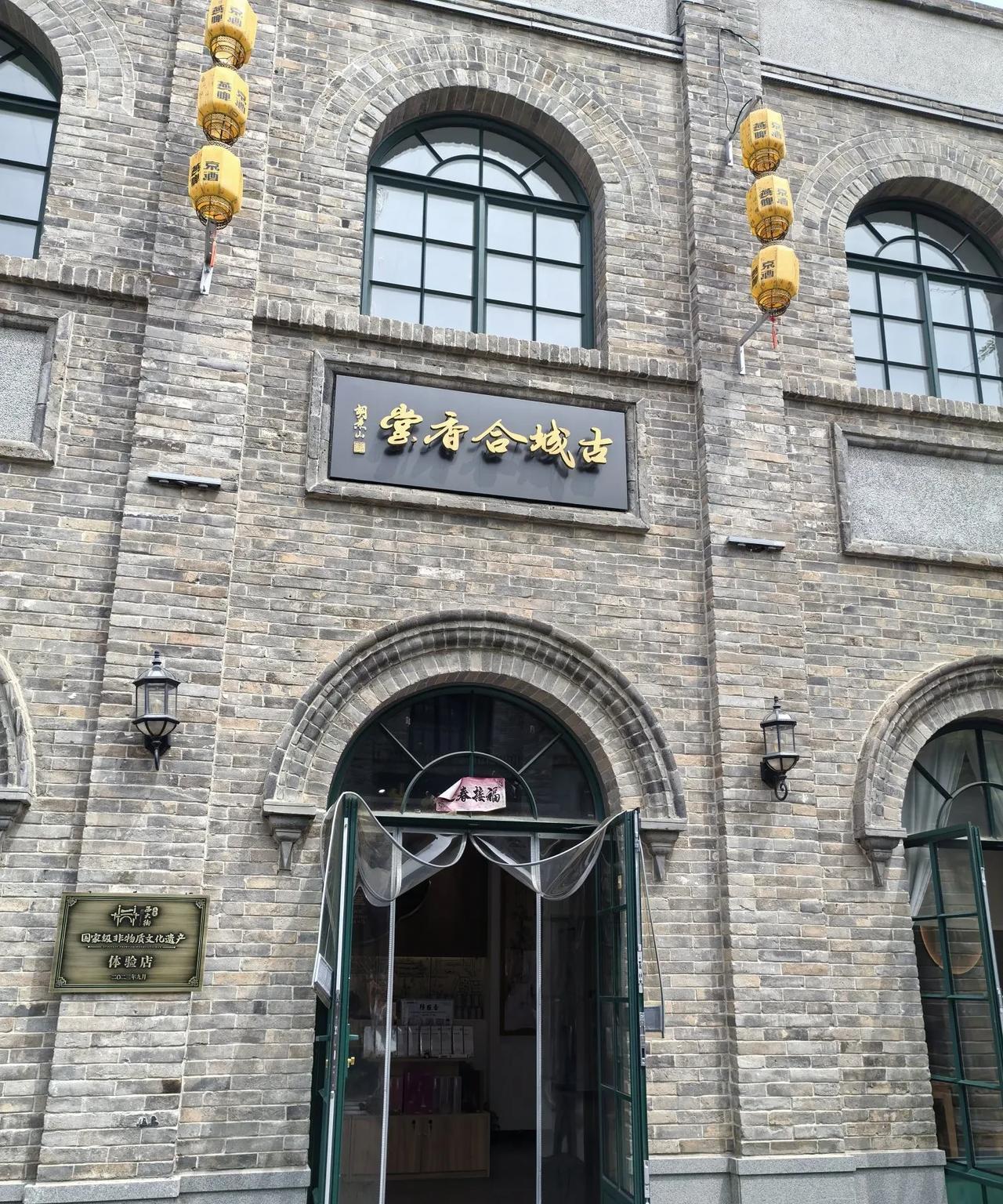 晚清名臣张之洞，一生忠君爱国，然而他的两个儿子却成了全国闻名的大汉奸。张仁