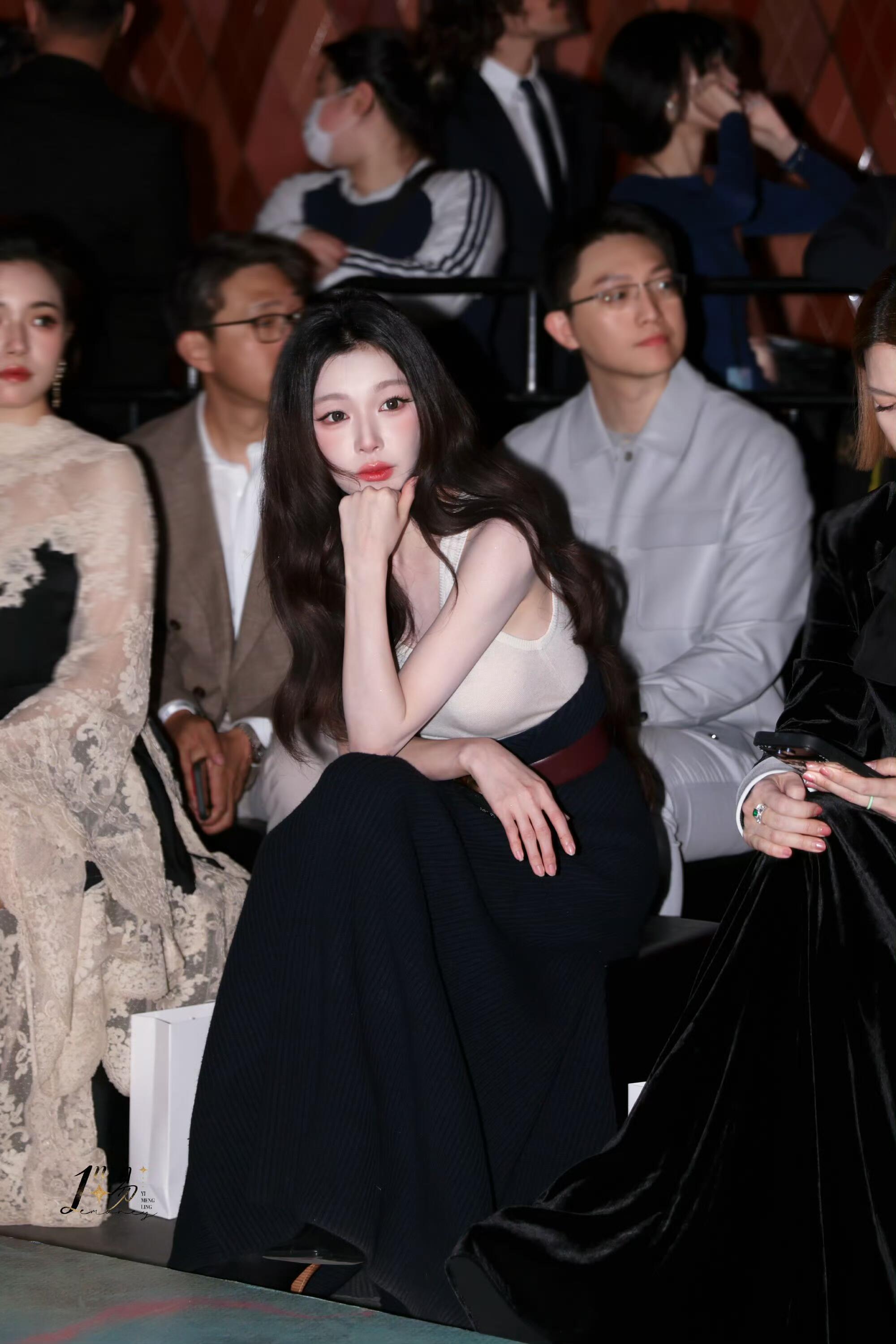 现在的易梦玲完全就是大美女的感觉….