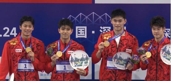 孙杨、潘展乐、汪顺，三个名字，三段浪花。当熟悉的背影渐行渐远，中国男子游泳并未沉
