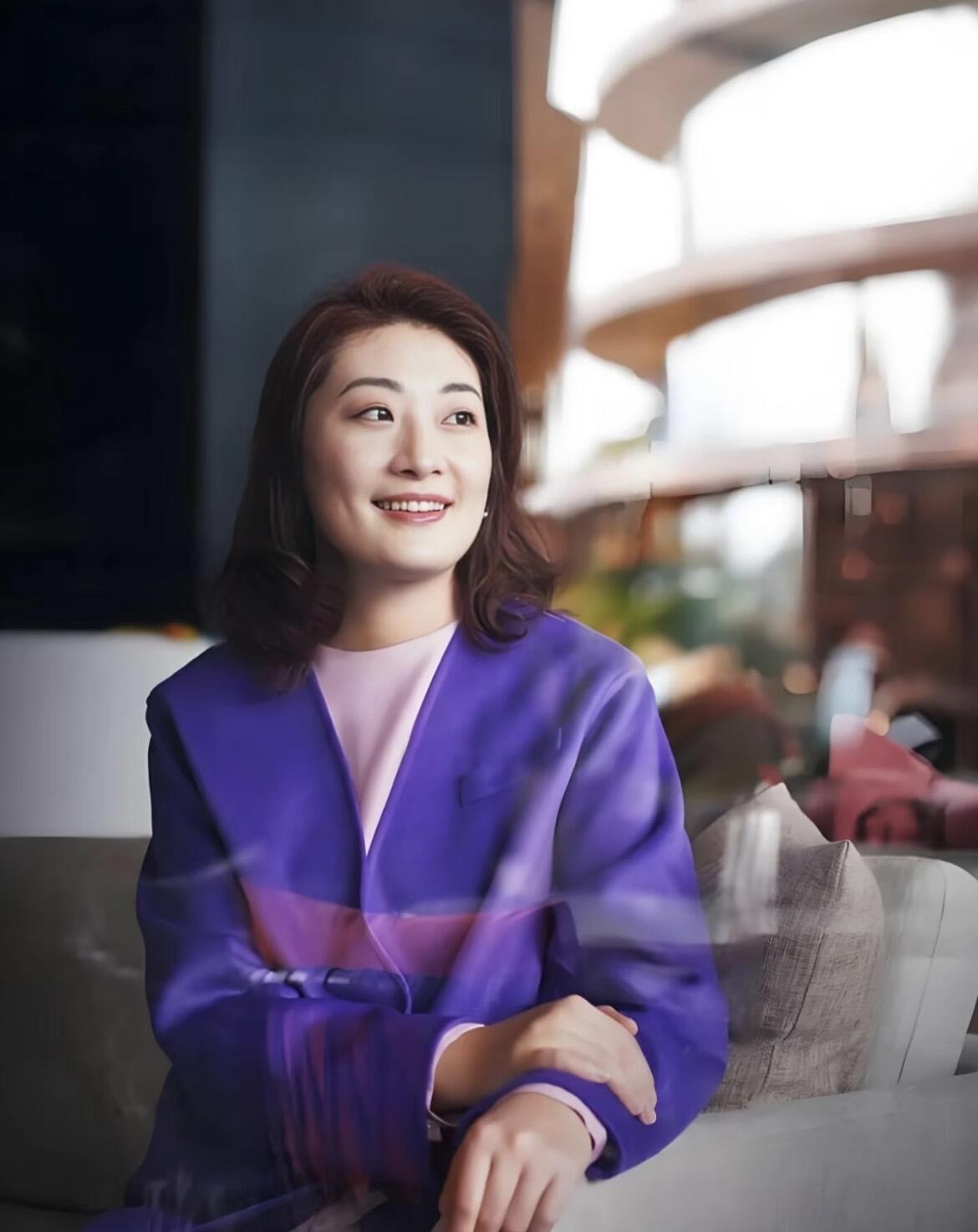 这事儿总算落地了——宗馥莉已经正式辞掉娃哈哈所有职务，包括董事长、法人代表。