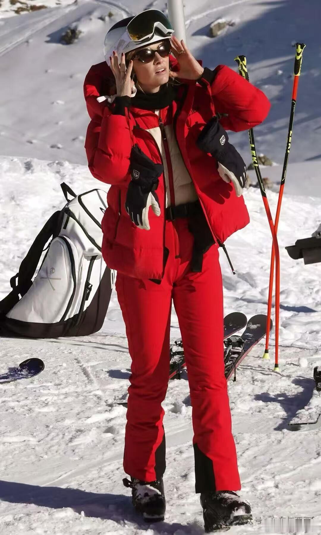 摩纳哥王妃碧翠丝，老钱静奢风天花板她拥有极好的时尚品味，造型精致优雅，发型包括每