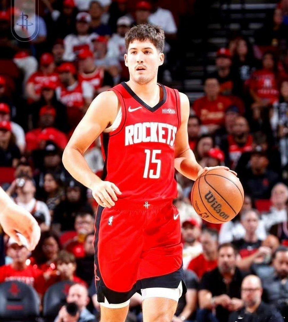 谢泼德除了防守差点，其它方面还都涨球了火箭战胜凯尔特人，谢泼德替补上场17分钟，