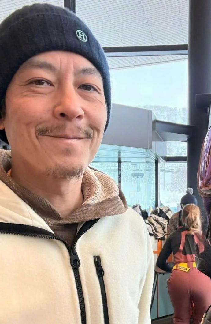 陈冠希唯一令人不解的是对自己的放弃他在圈外风生水起的过了18年，怎么就把