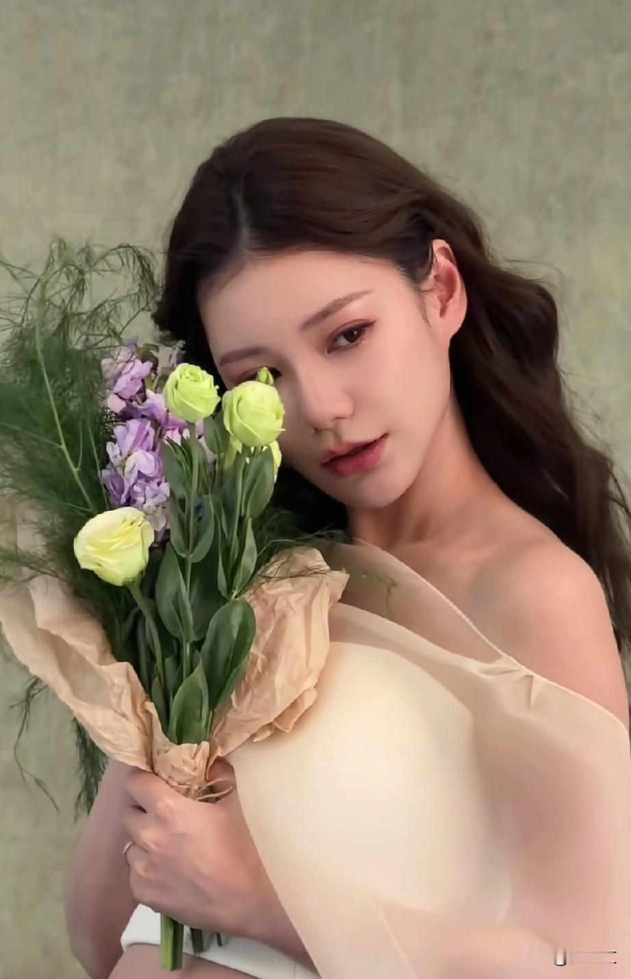 其实早年汪小菲和大S是相爱的，只是婚姻刚开始都是甜蜜的，慢慢的矛盾就出来了，大S