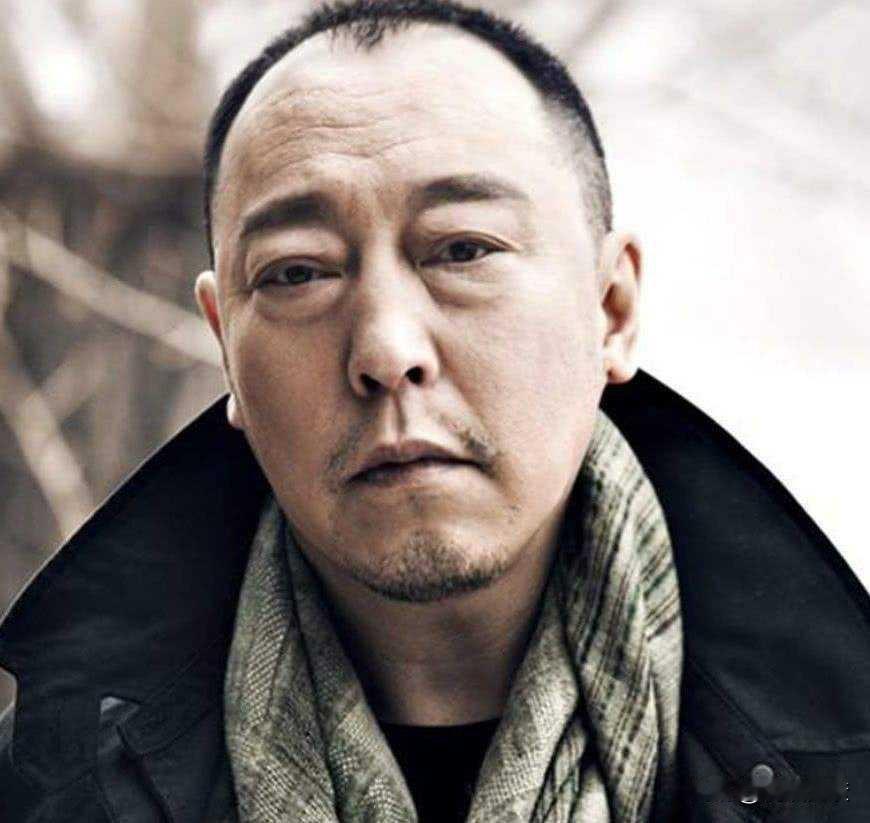 演员中赚钱最轻松的当数倪大红老师。从年青演到年老，从剧情开机到杀青，木讷，呆板