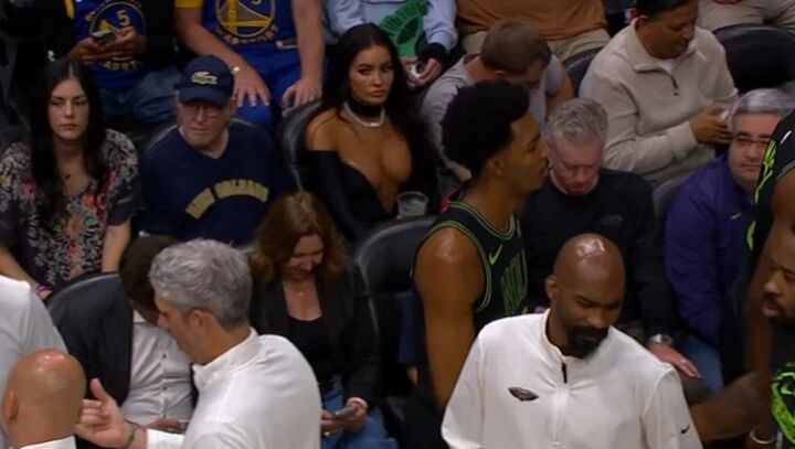 朋友们！！突然发现鹈鹕教练席多了一位熟悉的人！！