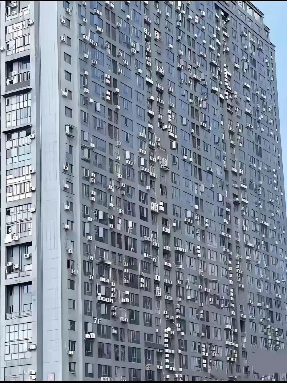 郑州这栋空调外机大楼火了，看着那密密麻麻的外机阵，真让人感慨。7月14日郑州40