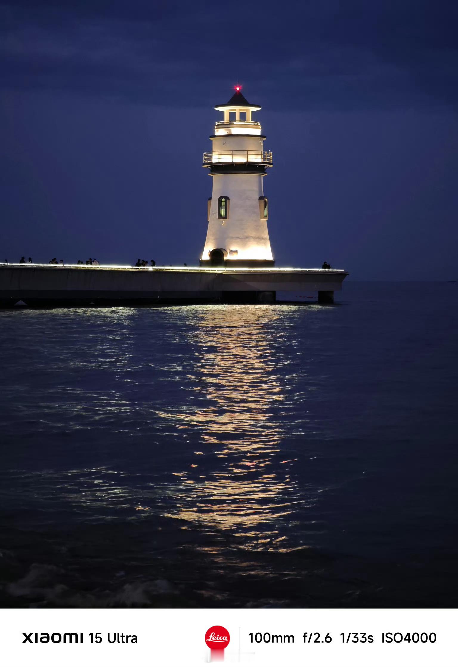 众所周知，夜景拍摄一直以来是手机摄影的痛点，从最早的通过算法把黑夜拍成白天，再到