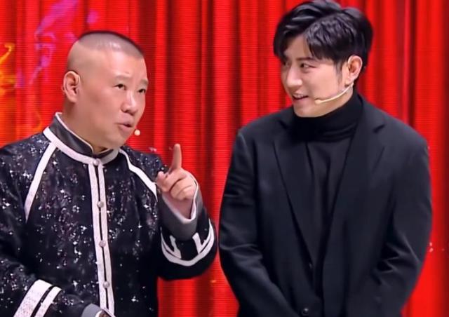 【著名相声演员李寅飞评价高晓攀破产危机，相声虚假繁荣成为现实！】近日，著名相声