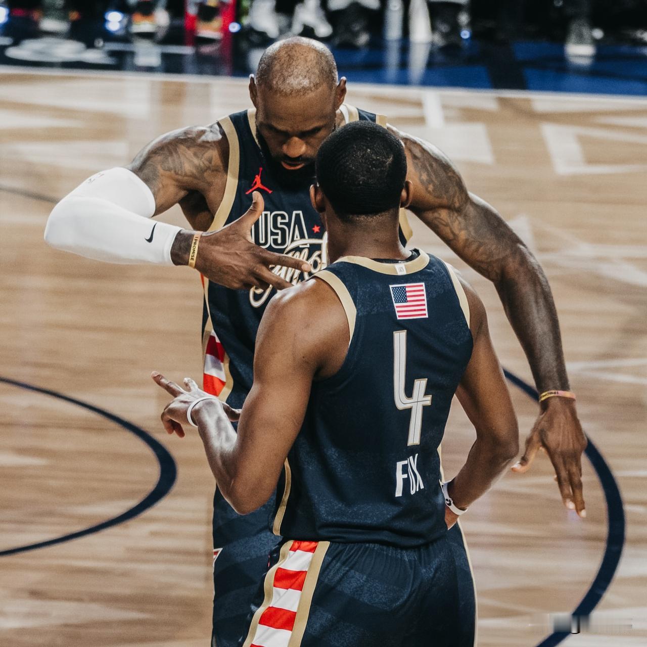 来自后辈的尊重！福克斯谈老大哥詹姆斯：“当我有机会跟勒布朗在全明星成为队友。