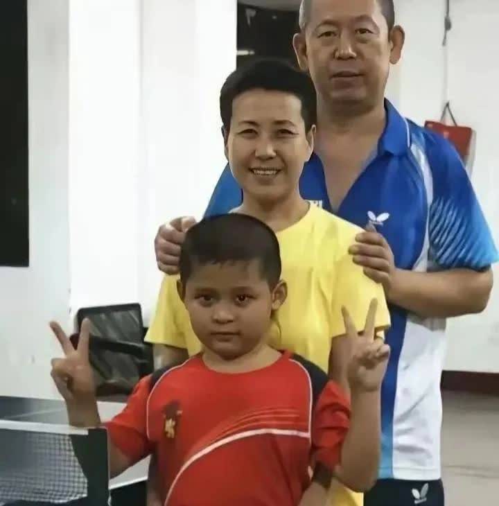万万没想到，欧洲大满贯，即将拿下三冠的林诗栋，曾经的启蒙教练，竟然以为他
